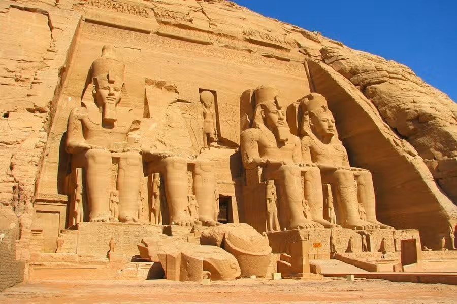 Excursión de 2 días a Abu Simbel + Espectáculo de luz y sonido