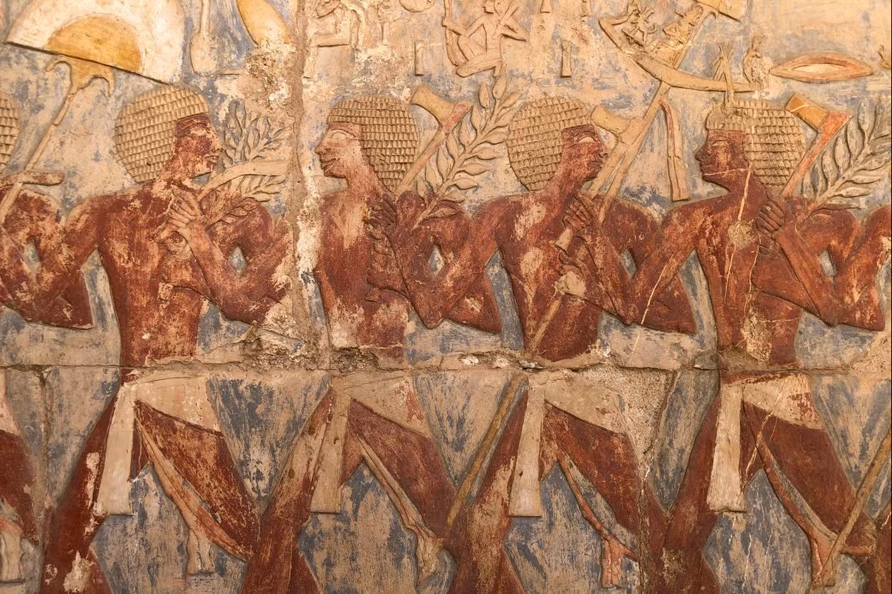 Valles de los Reyes y las Reinas, Colosos y Hatshepsut
